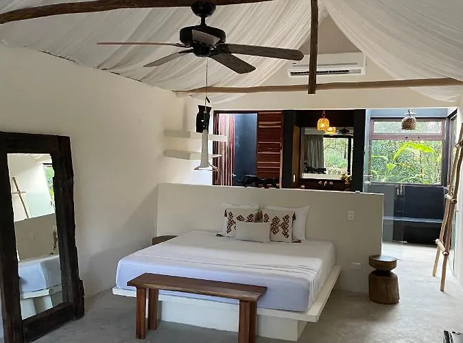 Roc Jungle Hotel
