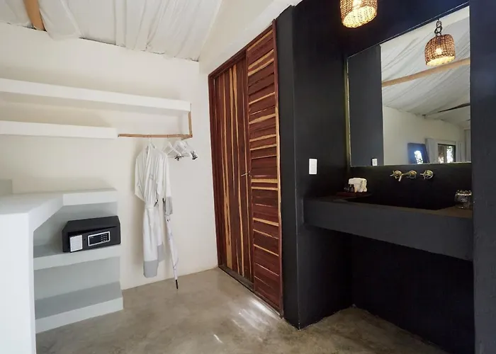 Roc Jungle Hotel